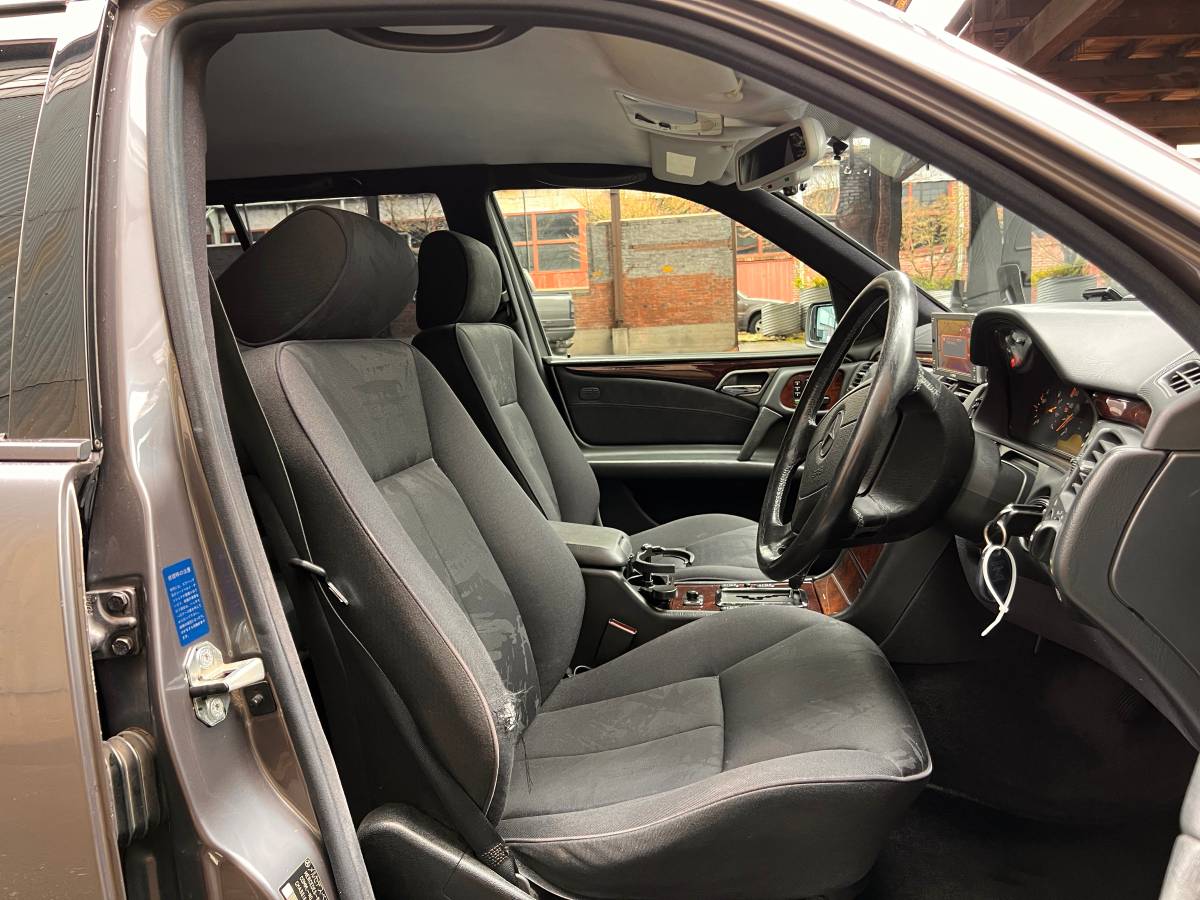 Mercedes-benz-e-class-e230t-touring-1996-grey-8