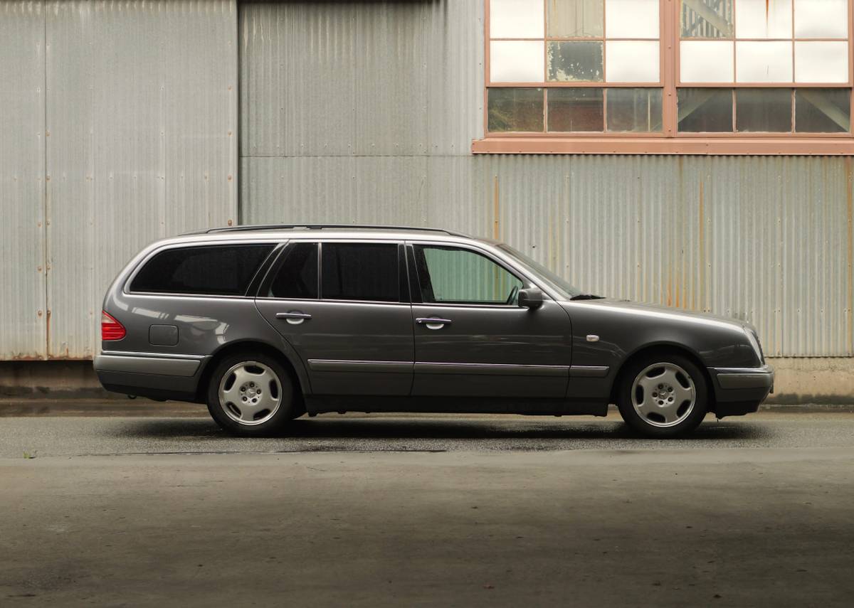 Mercedes-benz-e-class-e230t-touring-1996-grey-9