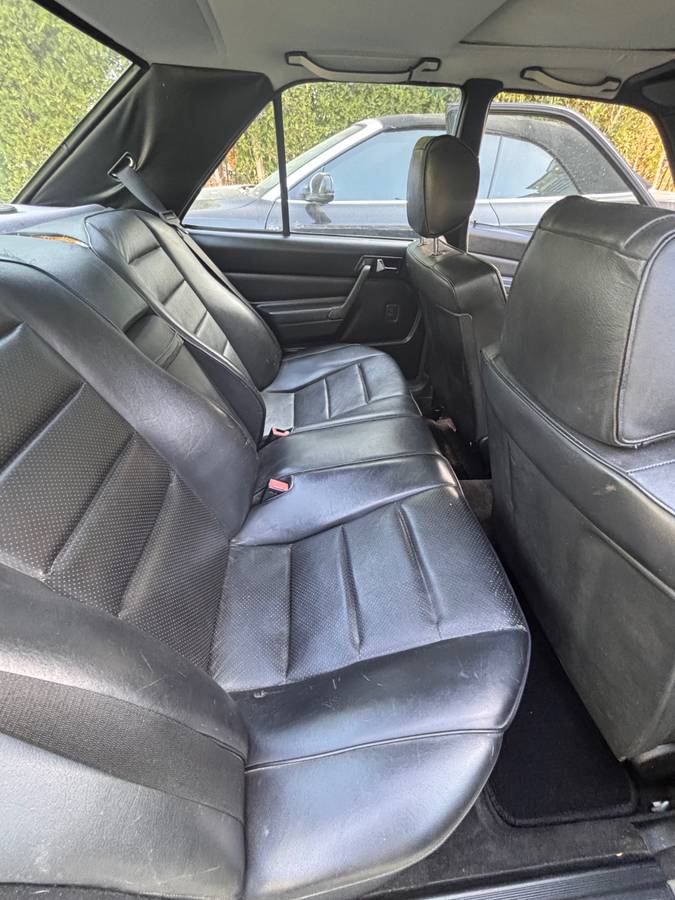 Mercedes-benz-e190-2.3-16v-1986-black-1