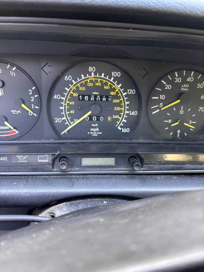 Mercedes-benz-e190-2.3-16v-1986-black-3