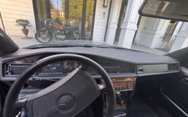 Mercedes-benz-e190-2.3-16v-1986-black-5