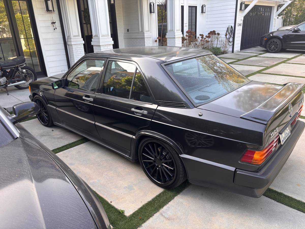 Mercedes-benz-e190-2.3-16v-1986-black-6
