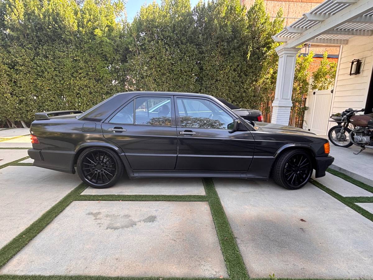 Mercedes-benz-e190-2.3-16v-1986-black-7