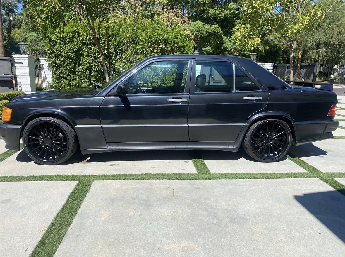 Mercedes-benz-e190-2.3-16v-1986-black