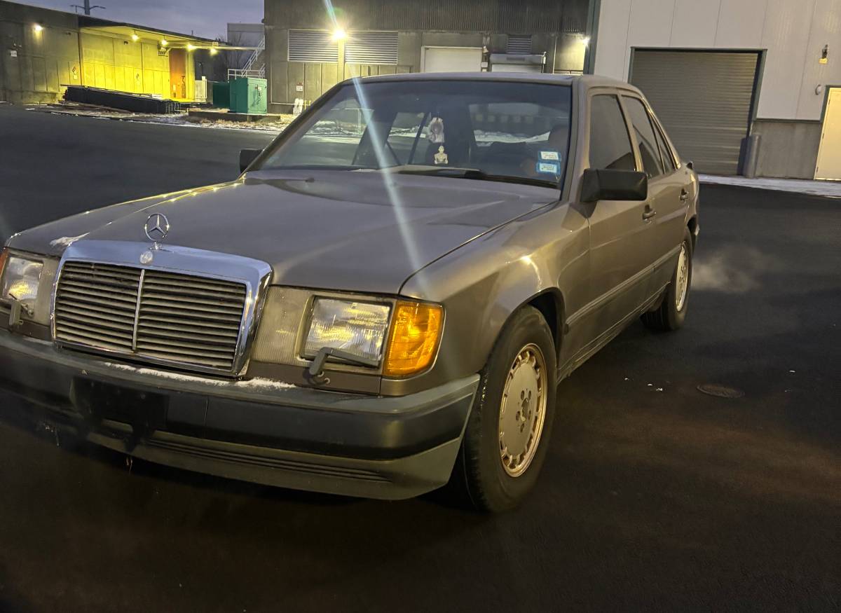 Mercedes-benz-e300-1989-brown-1