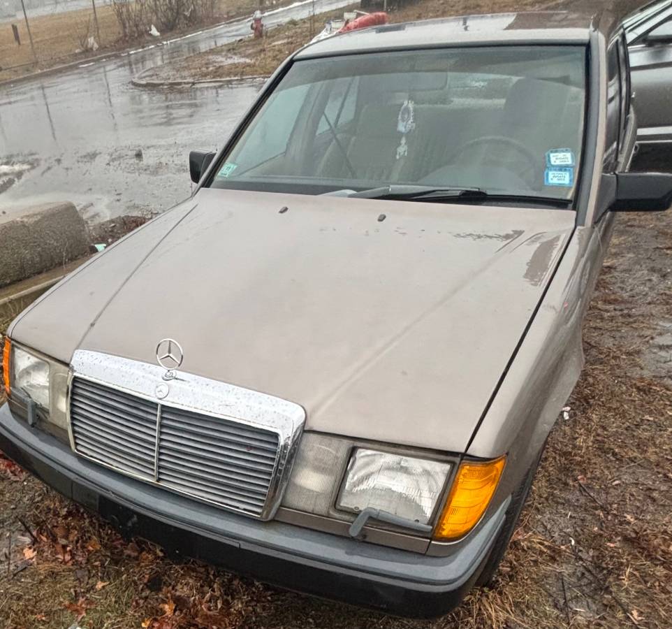 Mercedes-benz-e300-1989-brown-3
