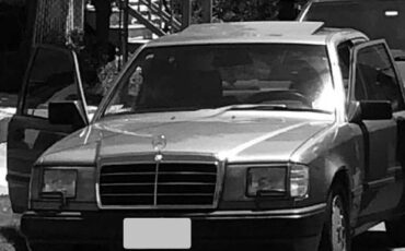 Mercedes-benz-e300-1989-brown-4