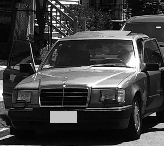 Mercedes-benz-e300-1989-brown-4