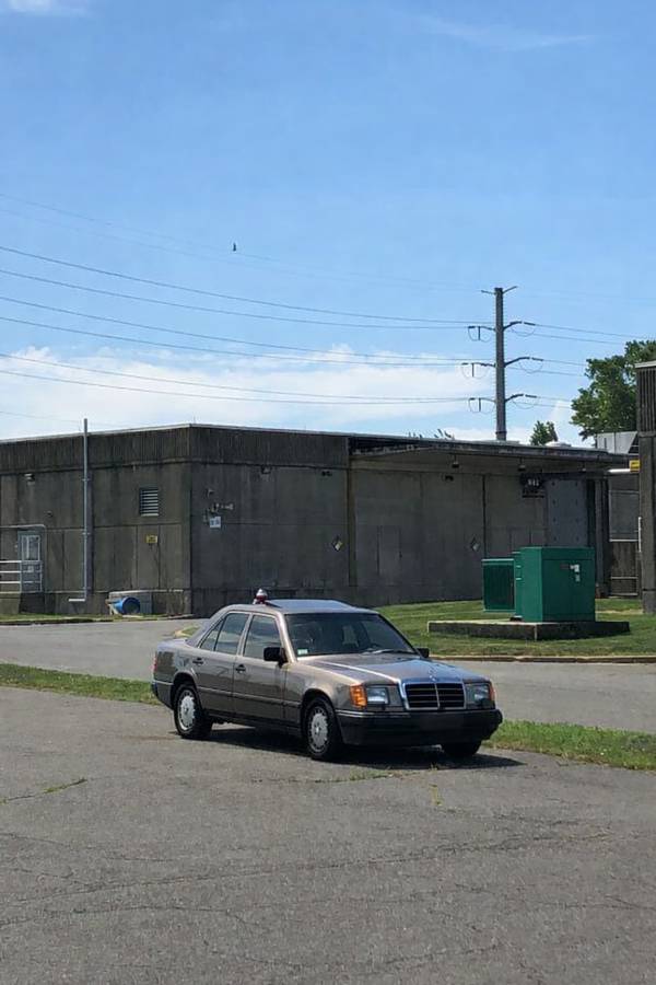 Mercedes-benz-e300-1989-brown