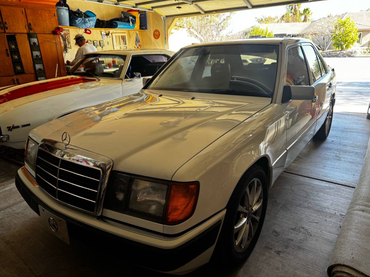 Mercedes-benz-e300-1991-white-1