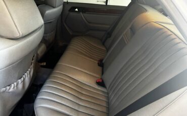 Mercedes-benz-e300-1991-white-2