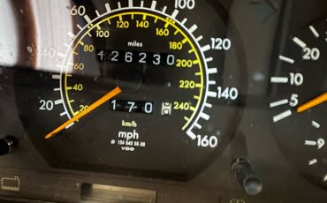 Mercedes-benz-e300-1991-white-3