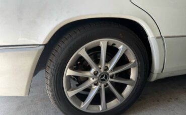 Mercedes-benz-e300-1991-white-4