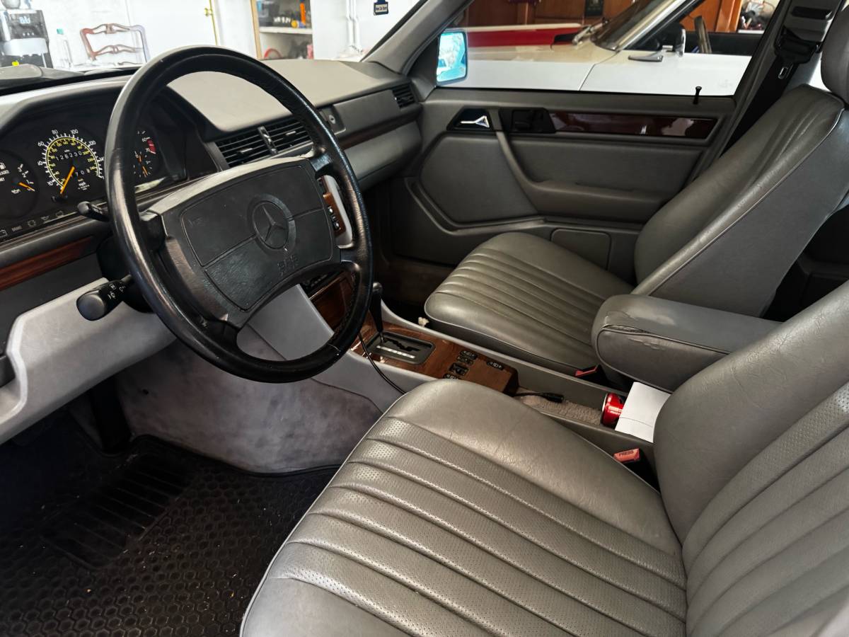 Mercedes-benz-e300-1991-white