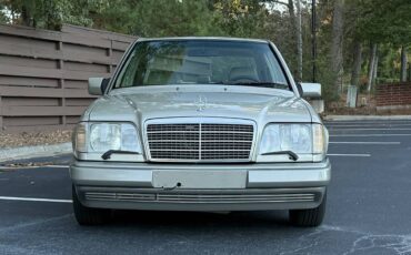 Mercedes-benz-e300-diesel-1995-1