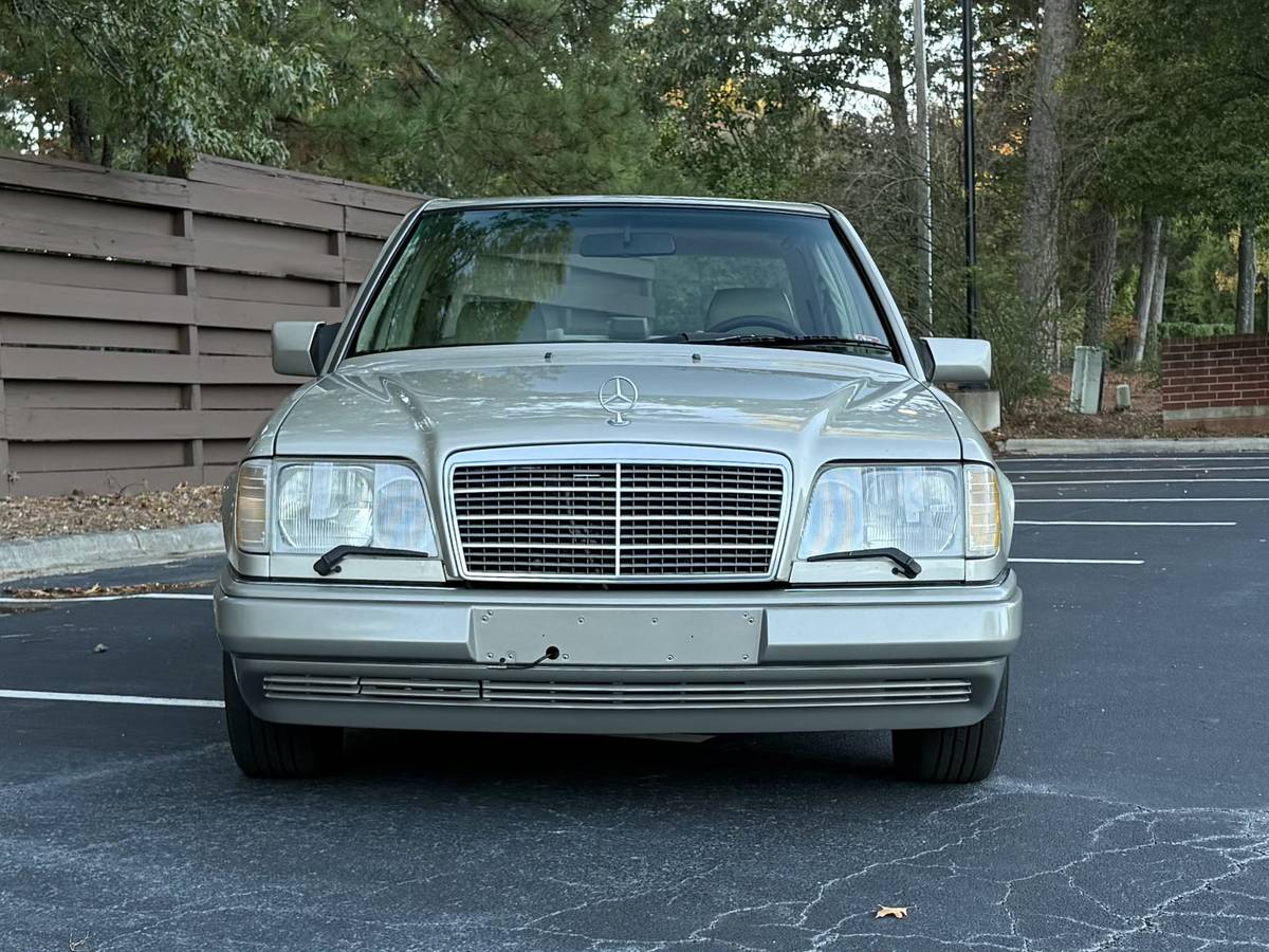 Mercedes-benz-e300-diesel-1995-1