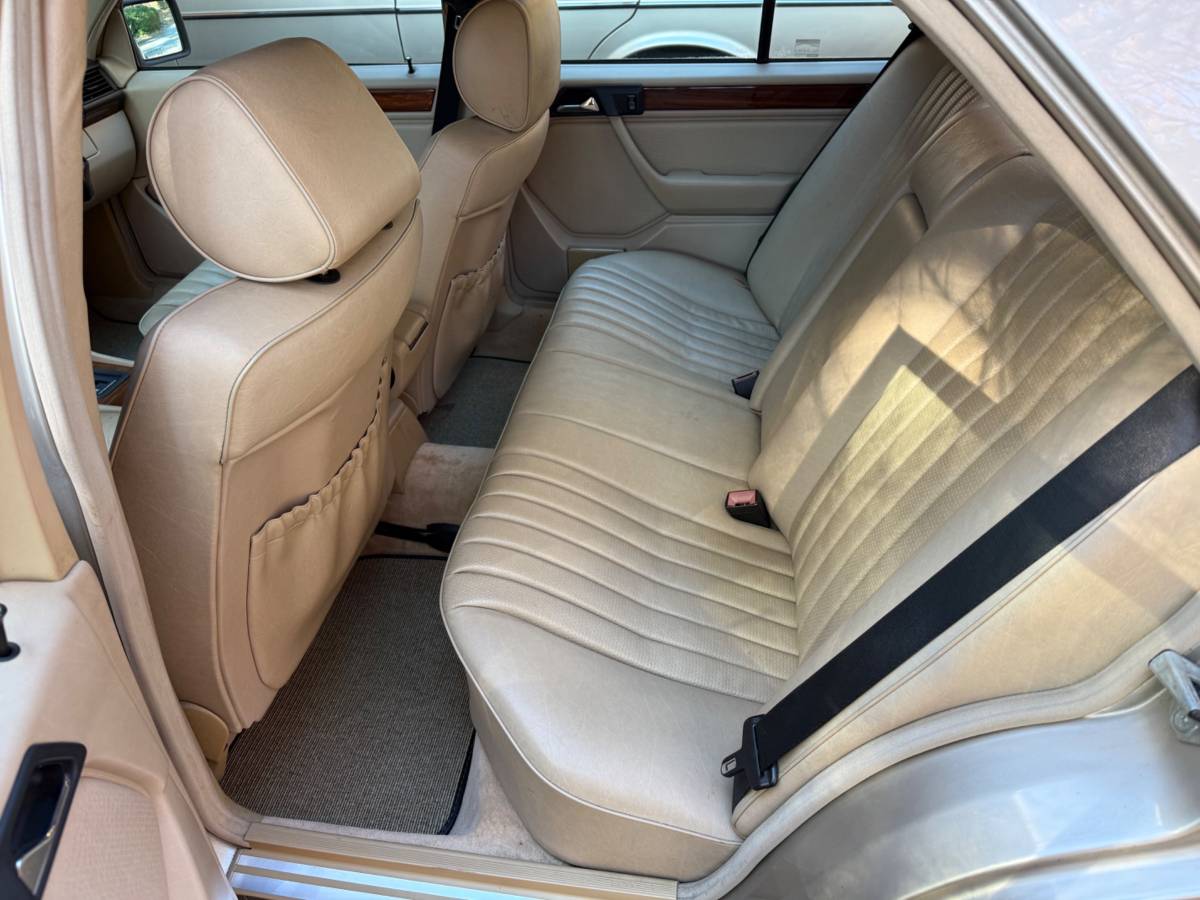 Mercedes-benz-e300-diesel-1995-13