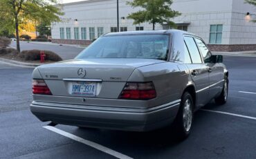 Mercedes-benz-e300-diesel-1995-4