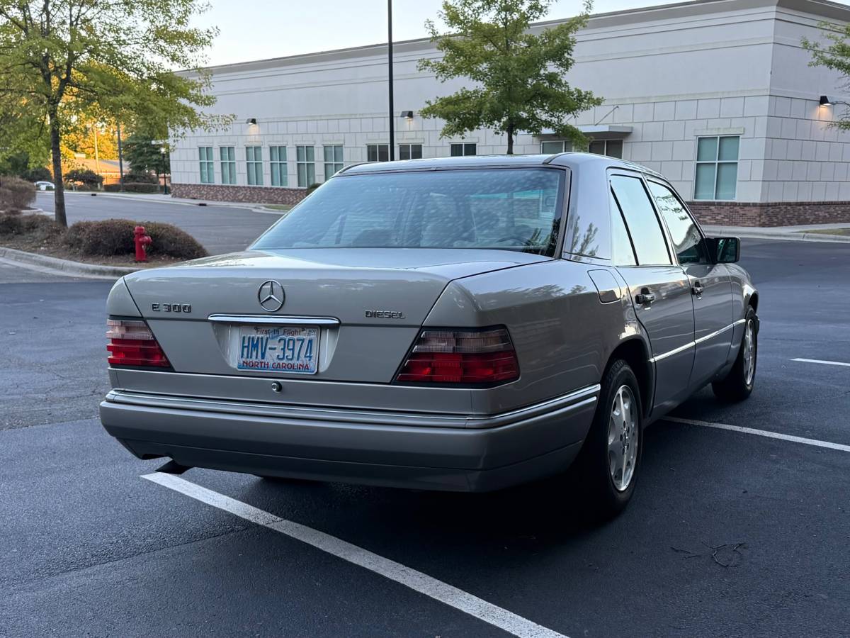 Mercedes-benz-e300-diesel-1995-4