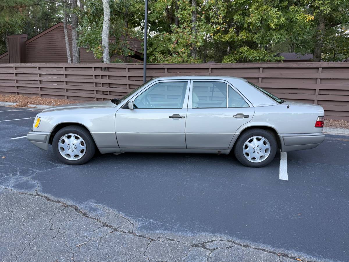 Mercedes-benz-e300-diesel-1995-8