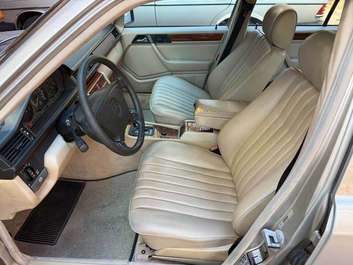 Mercedes-benz-e300-diesel-1995-9