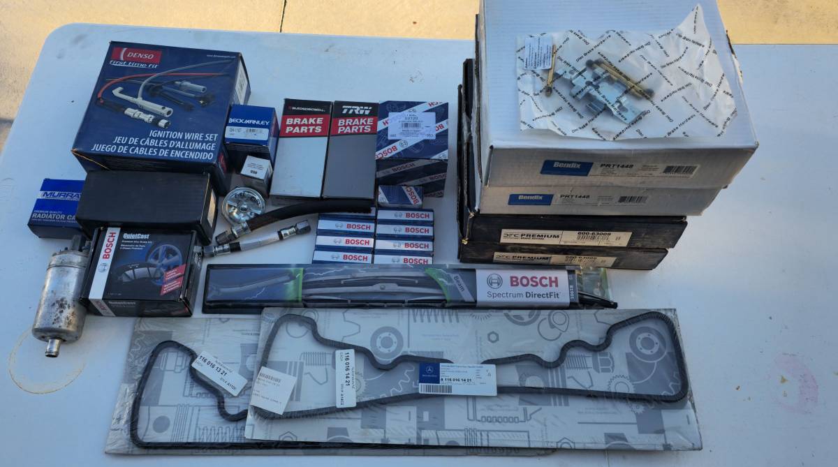 Mercedes-benz-s-class-1976-red-21