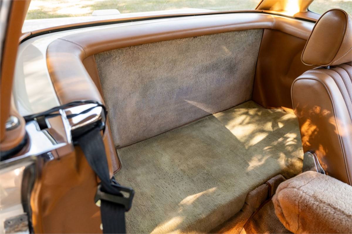 Mercedes-benz-s-class-1979-white-11