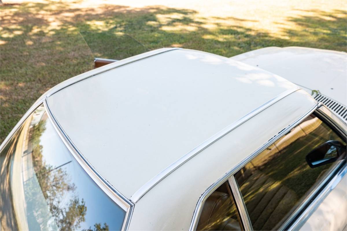 Mercedes-benz-s-class-1979-white-14