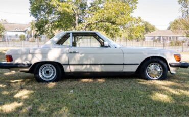 Mercedes-benz-s-class-1979-white-9