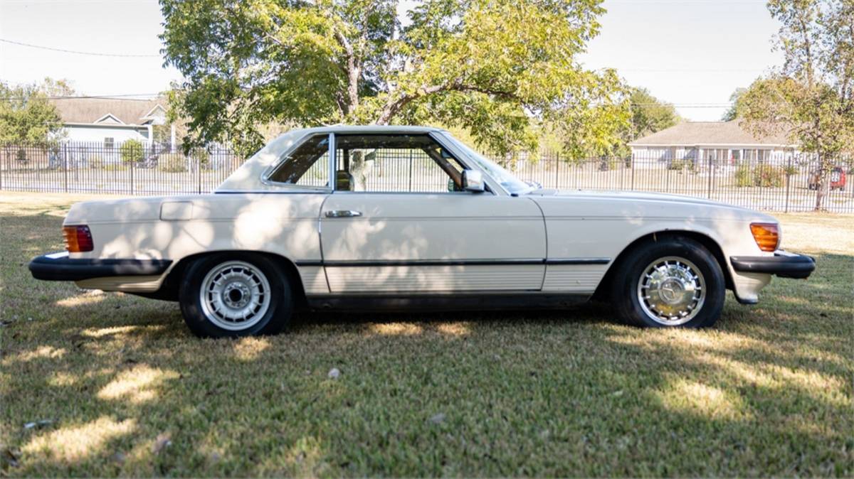 Mercedes-benz-s-class-1979-white-9