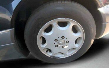 Mercedes-benz-s-class-1995-3