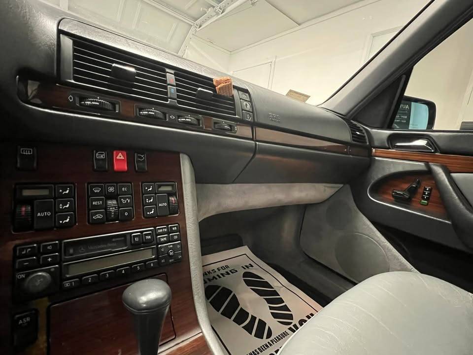 Mercedes-benz-s-class-1995-black-11