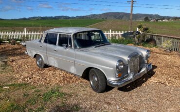Mercedes-w110-1966-grey