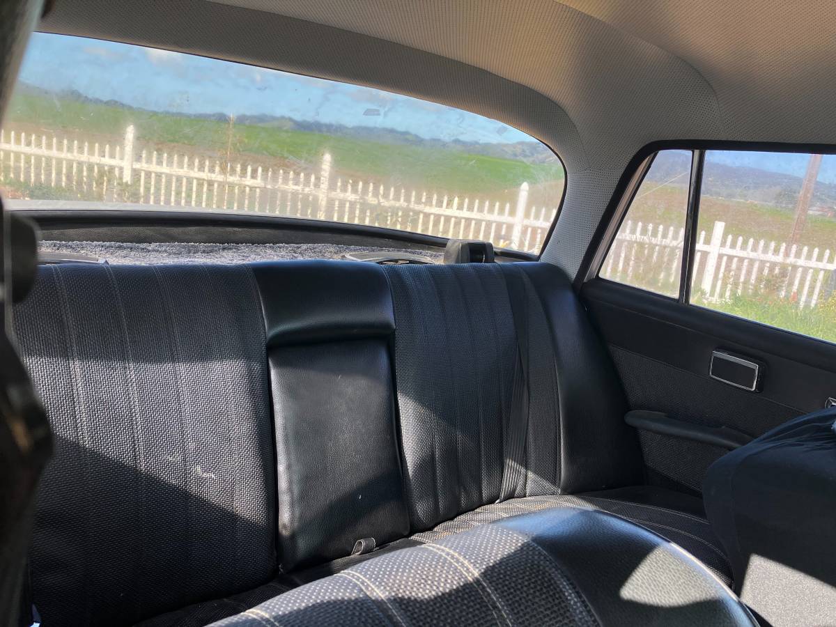 Mercedes-w110-1966-grey-5