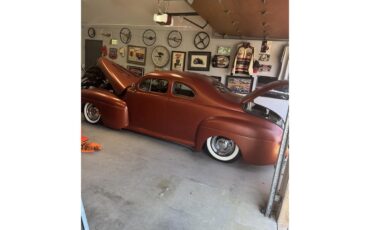 Mercury-2-dr-coupe-1941-Suade-burnt-orange-Black-1