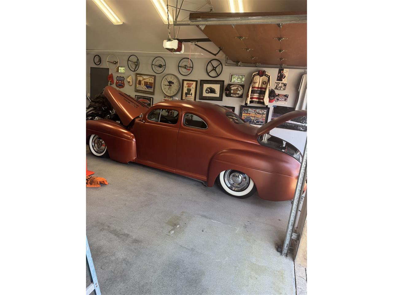 Mercury-2-dr-coupe-1941-Suade-burnt-orange-Black-1