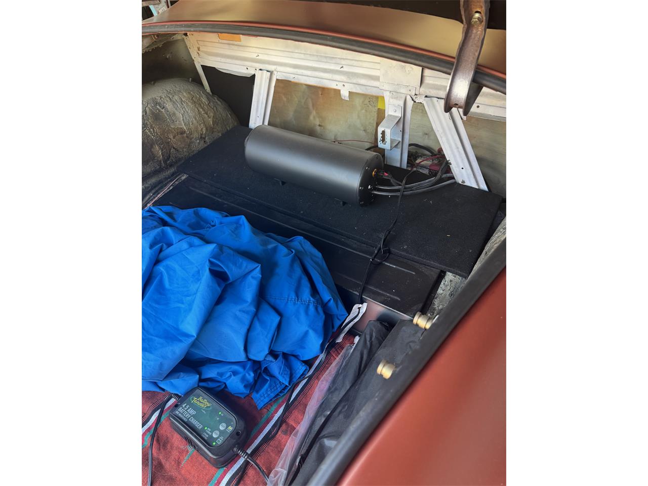 Mercury-2-dr-coupe-1941-Suade-burnt-orange-Black-3