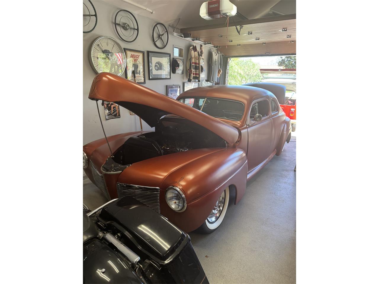 Mercury-2-dr-coupe-1941-Suade-burnt-orange-Black
