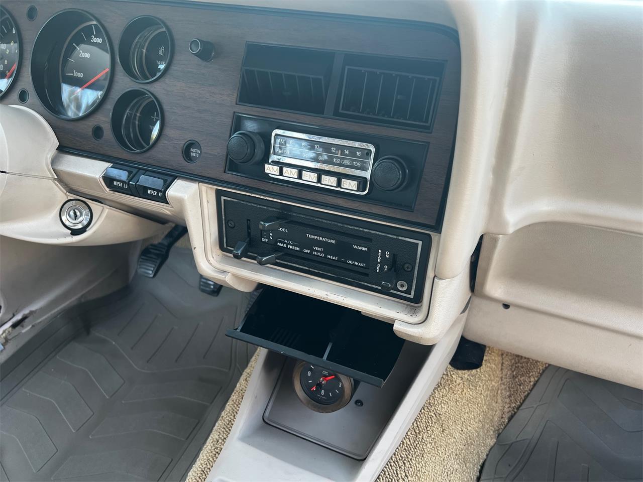 Mercury-Capri-1974-Ontario-Orange-Cream-11