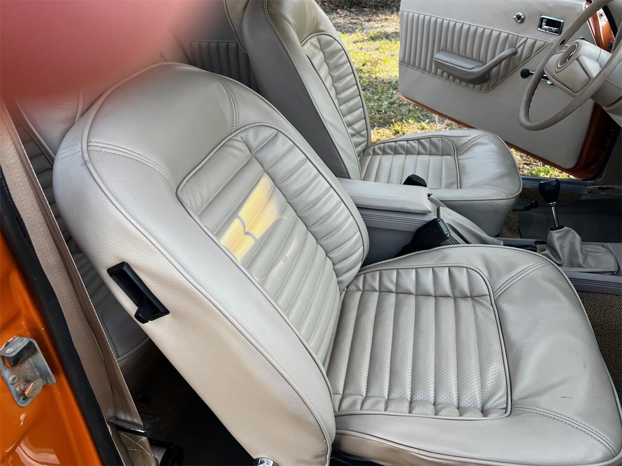 Mercury-Capri-1974-Ontario-Orange-Cream-43