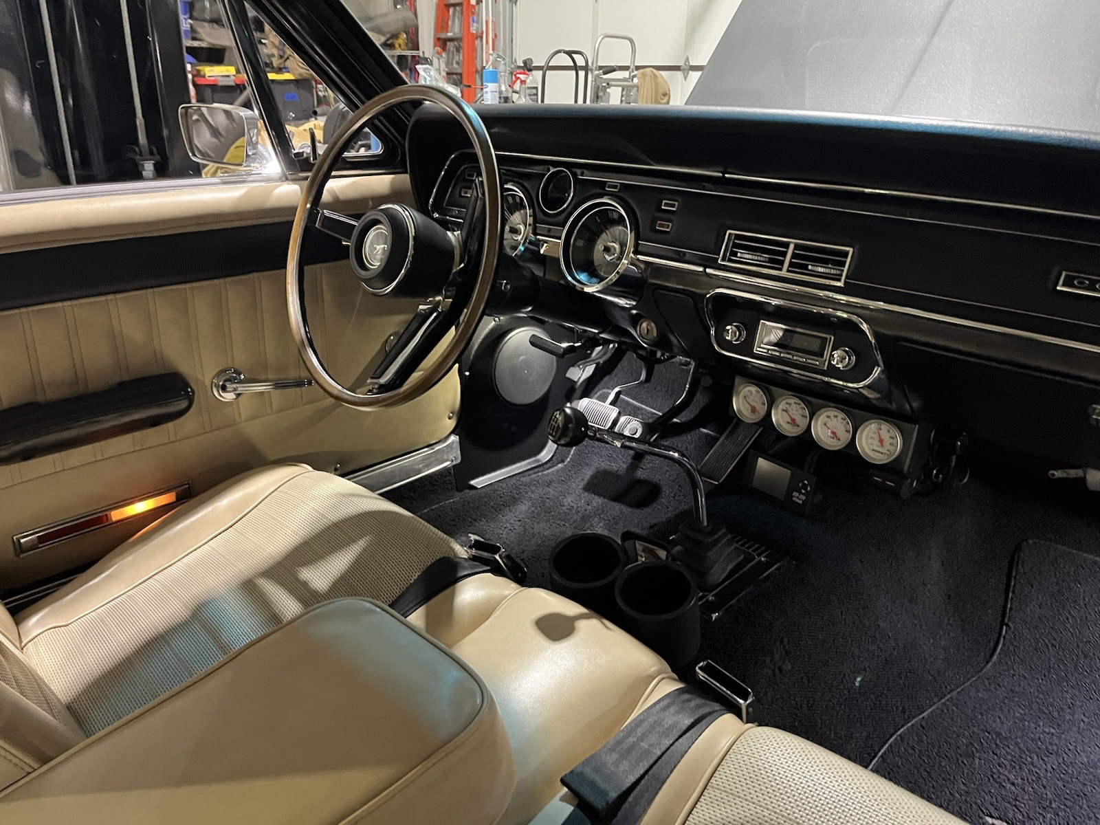 Mercury-Cougar-1967-Coupe-19