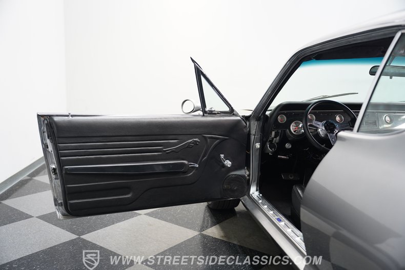 Mercury-Cougar-1968-Silver-Black-32