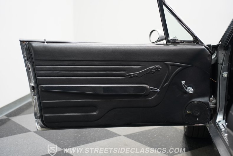 Mercury-Cougar-1968-Silver-Black-33