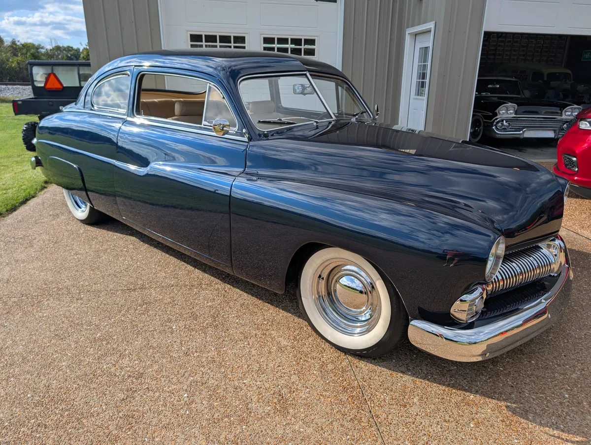 Mercury-Custom-1950-Dark-Metallic-Blue-Tan-Leather-Hydes-17