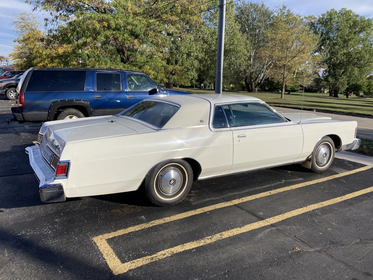 Mercury-Marquis-1977-White-Burgundy-1