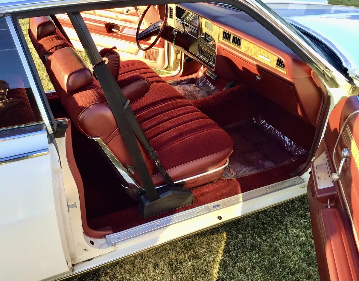 Mercury-Marquis-1977-White-Burgundy-10