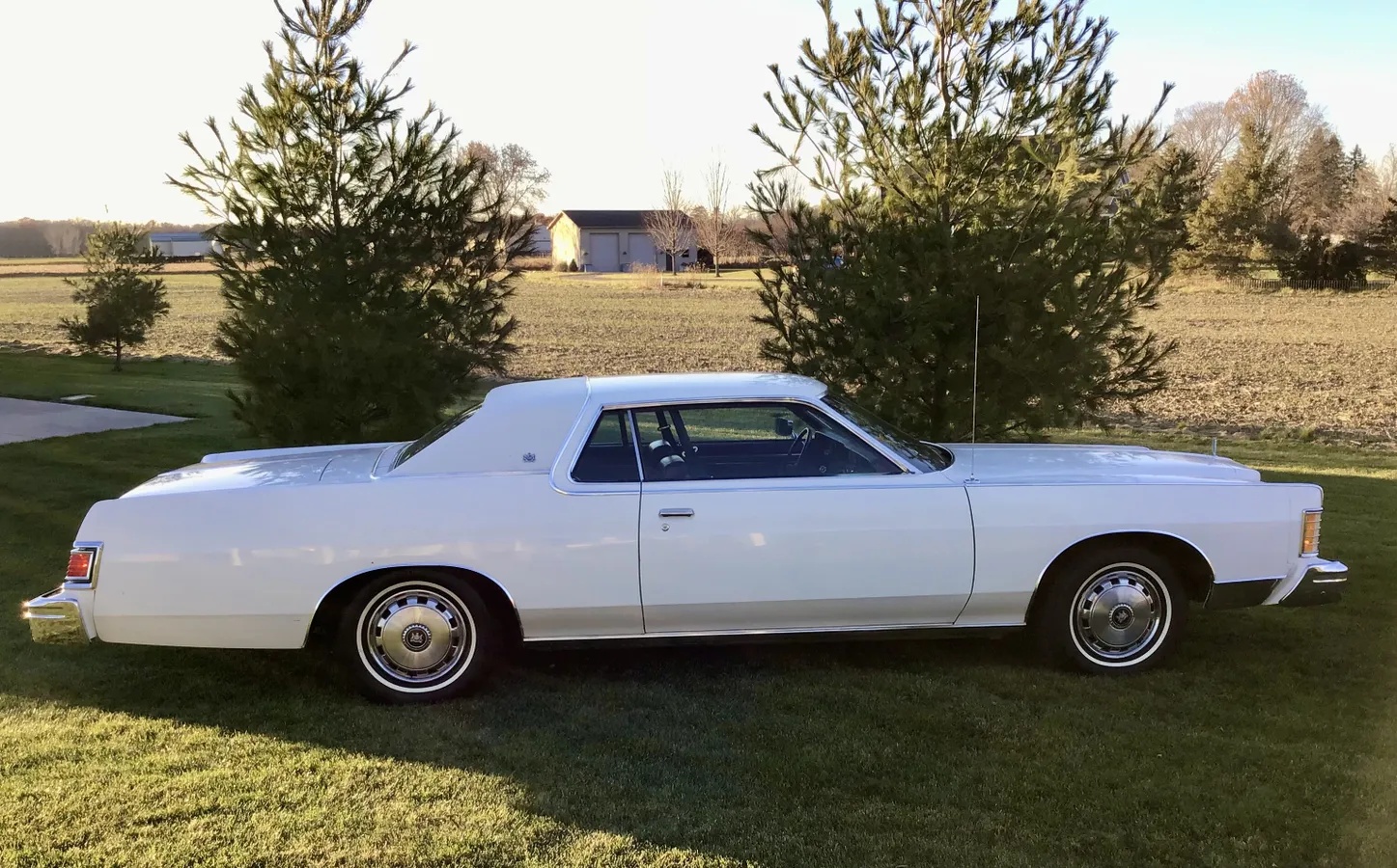 Mercury-Marquis-1977-White-Burgundy-3