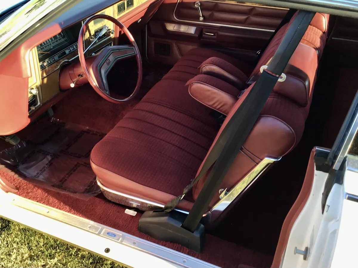 Mercury-Marquis-1977-White-Burgundy-7