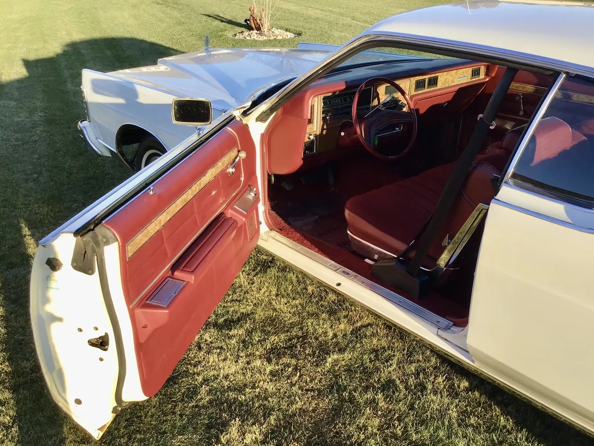 Mercury-Marquis-1977-White-Burgundy-8