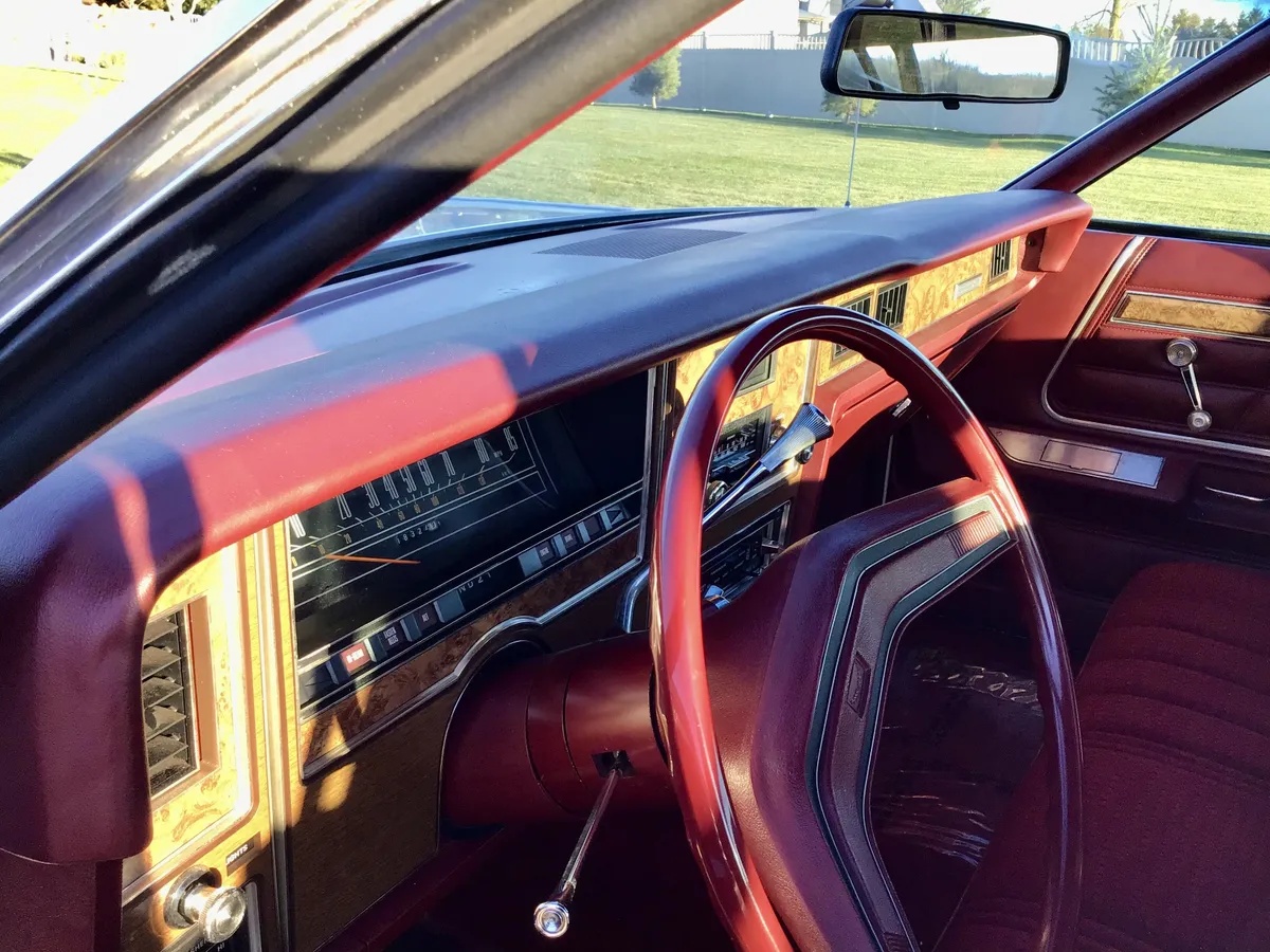 Mercury-Marquis-1977-White-Burgundy-9